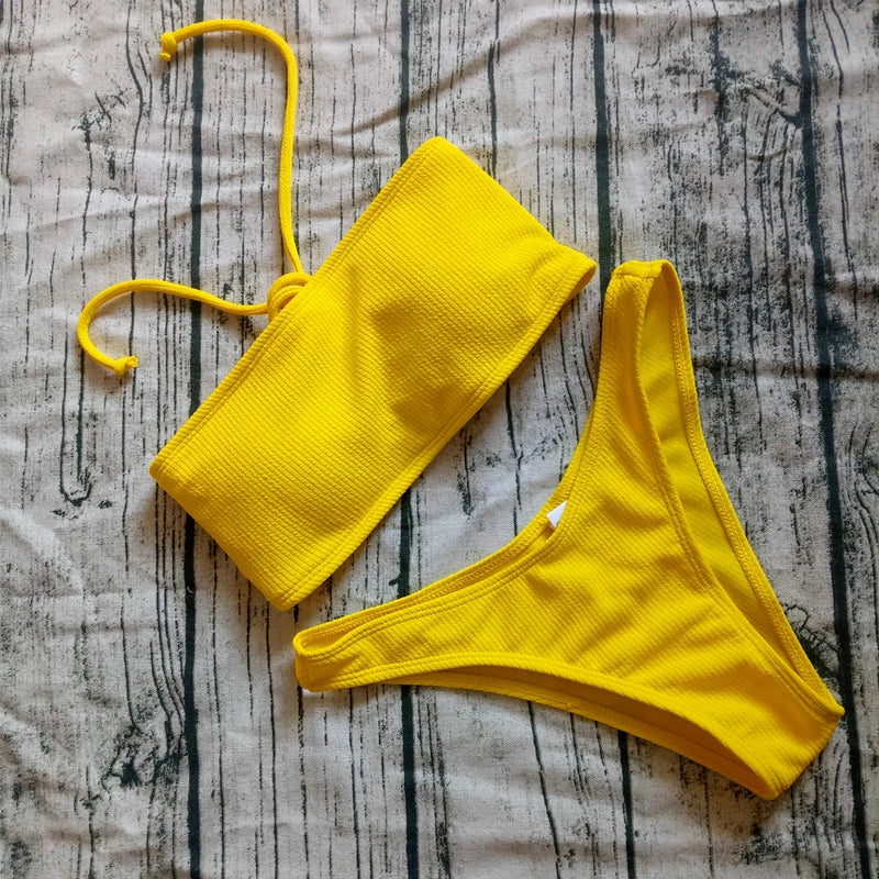 Jednofarebné off-shoulder bikiny – jednoduchý a sexi brazílsky štýl