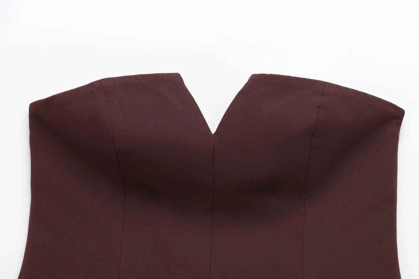 Jednofarebný top bez ramienok – elegantný letný basic
