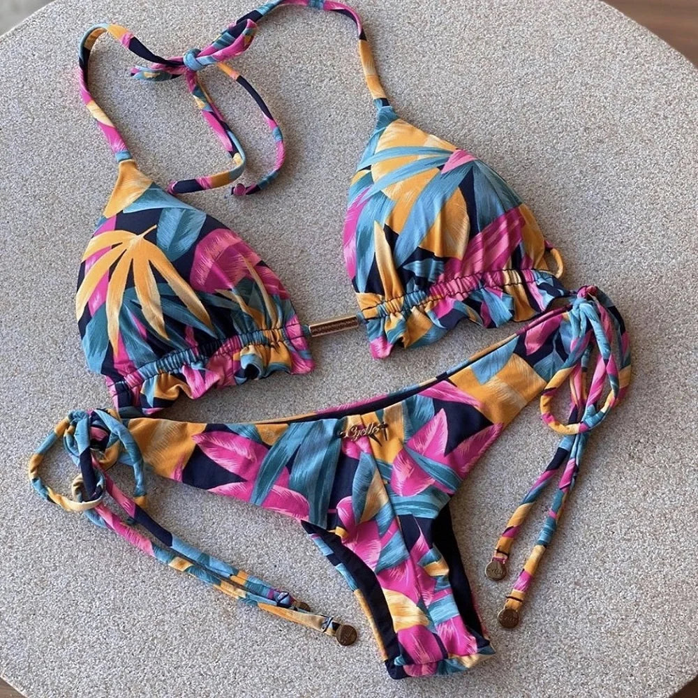 Sexi mikro bikiny s potlačou pierok – brazílsky štýl s viazaním