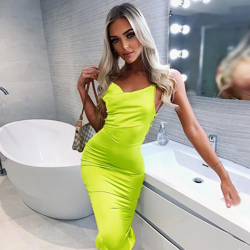 Dámske saténové midi šaty s viazaním – elegantné a sexi