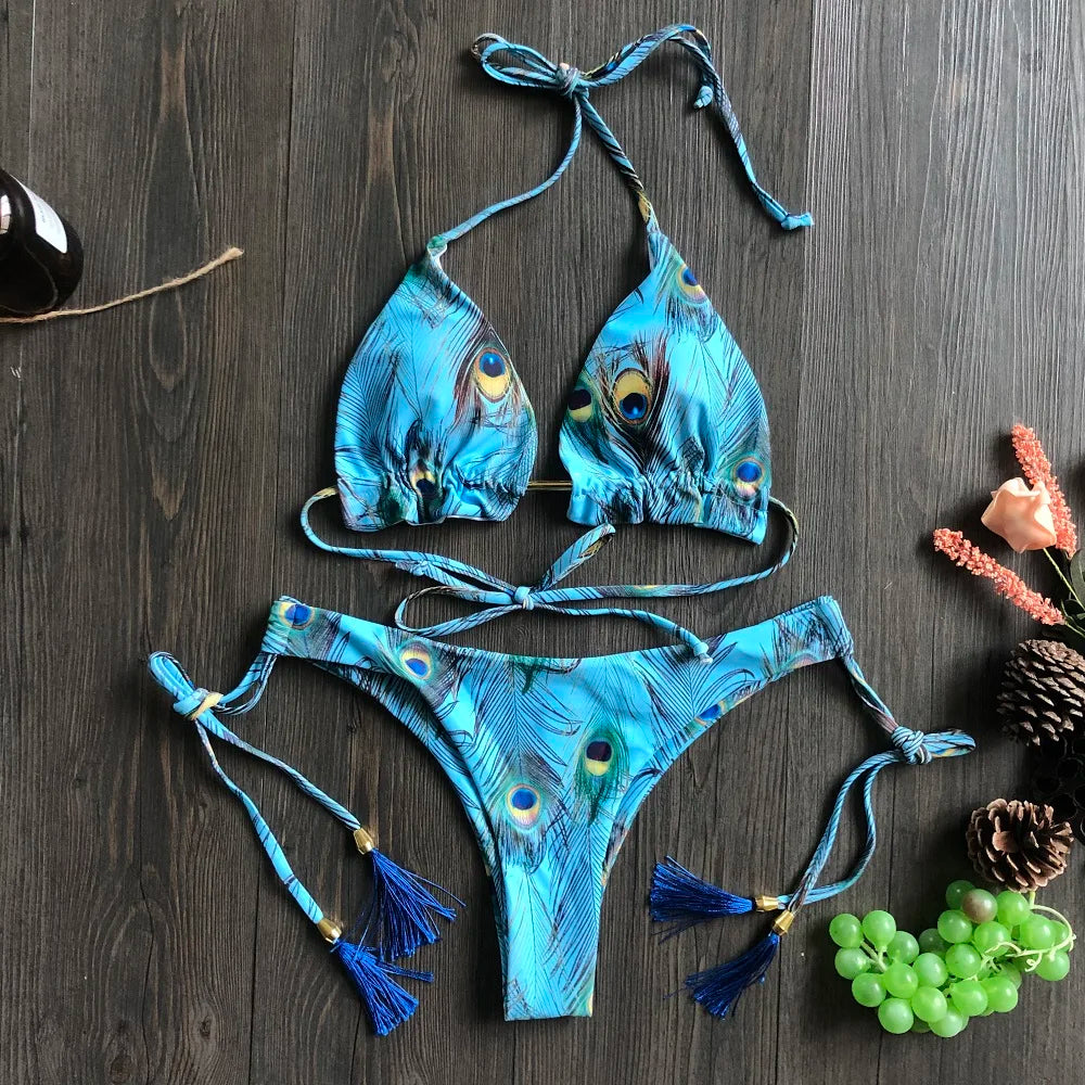 Sexi mikro bikiny s potlačou pierok – brazílsky štýl s viazaním