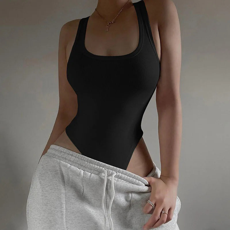 Letné pletené body bez rukávov – halter strih s odhalenými ramenami