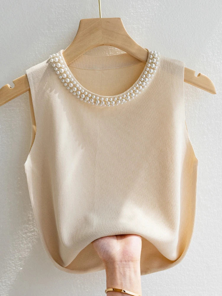 Letný pletený top s perličkami – elegantný basic bez rukávov