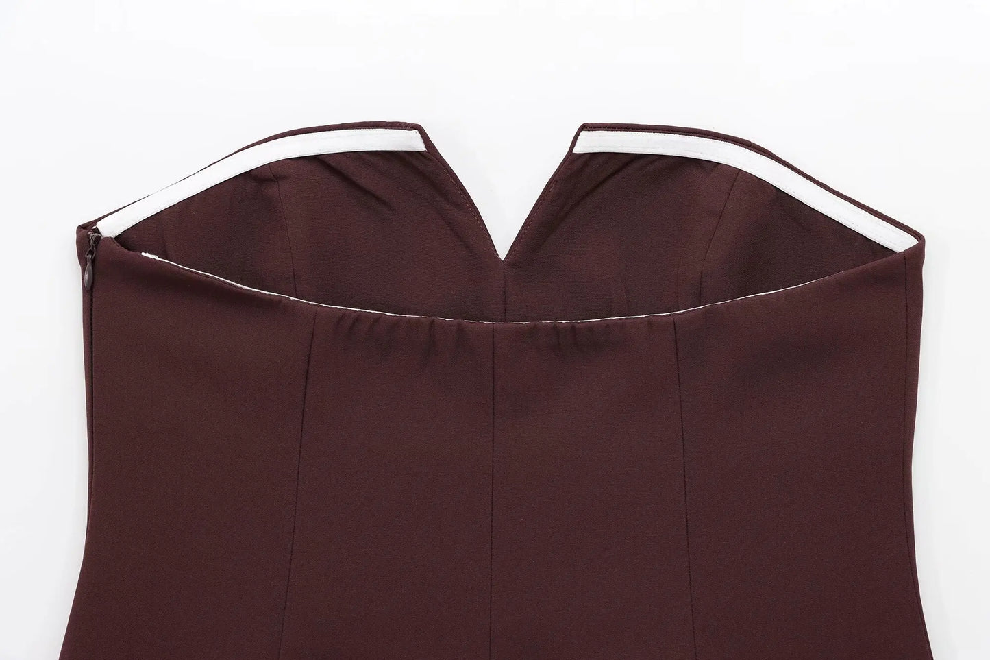 Jednofarebný top bez ramienok – elegantný letný basic