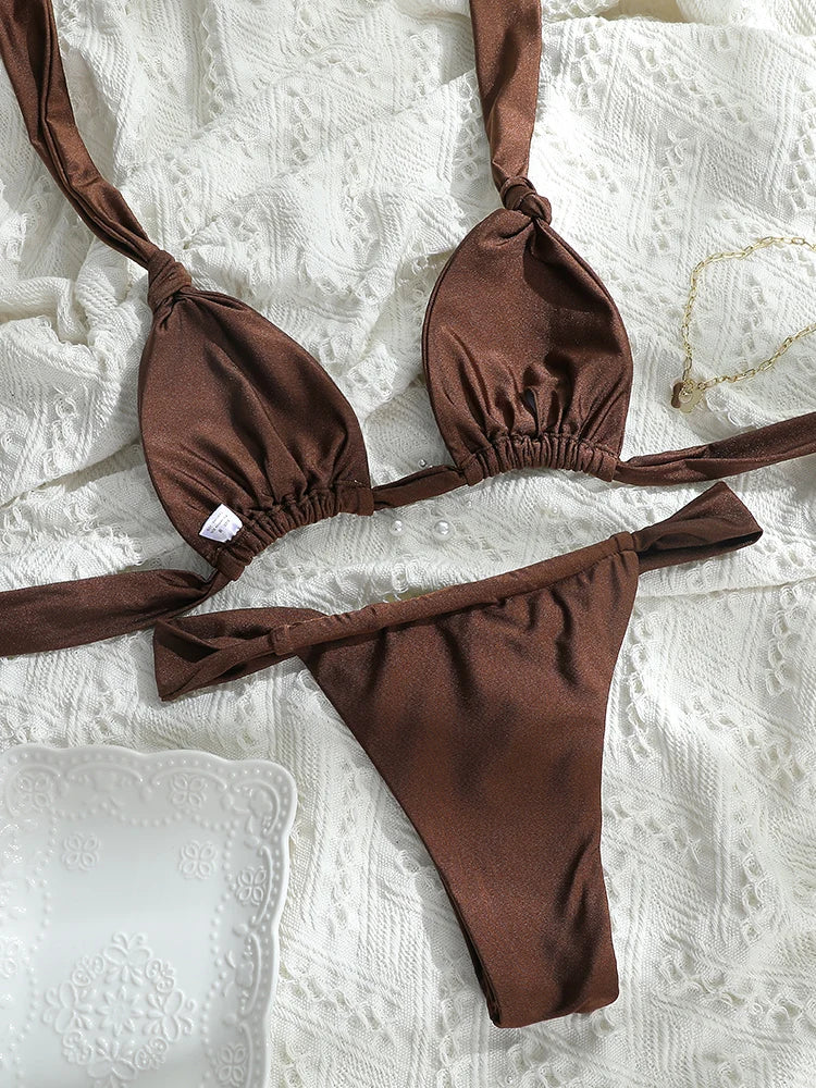 Dámske push-up trojuholníkové bikiny s viazaním – brazílsky strih, jednofarebné prevedenie
