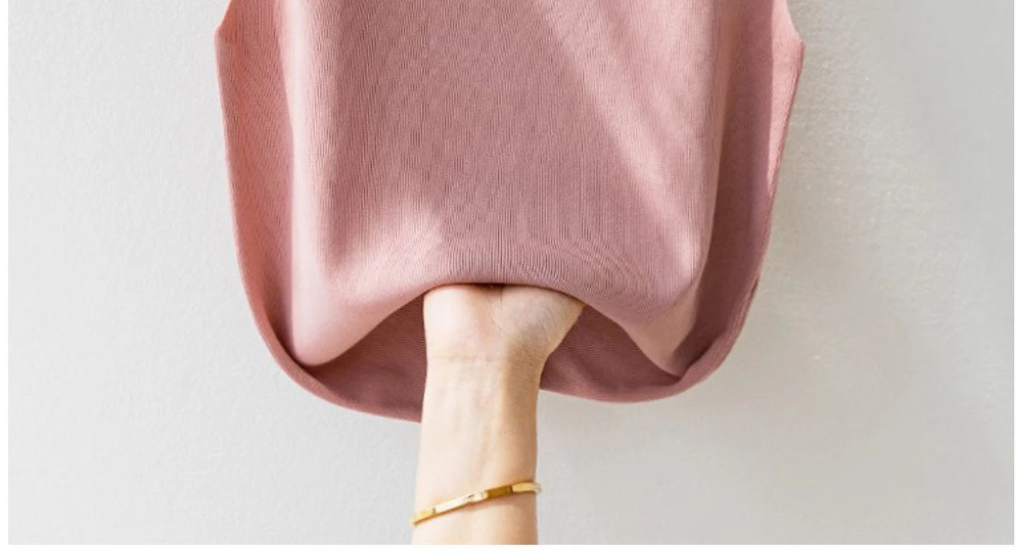 Letný pletený top s perličkami – elegantný basic bez rukávov