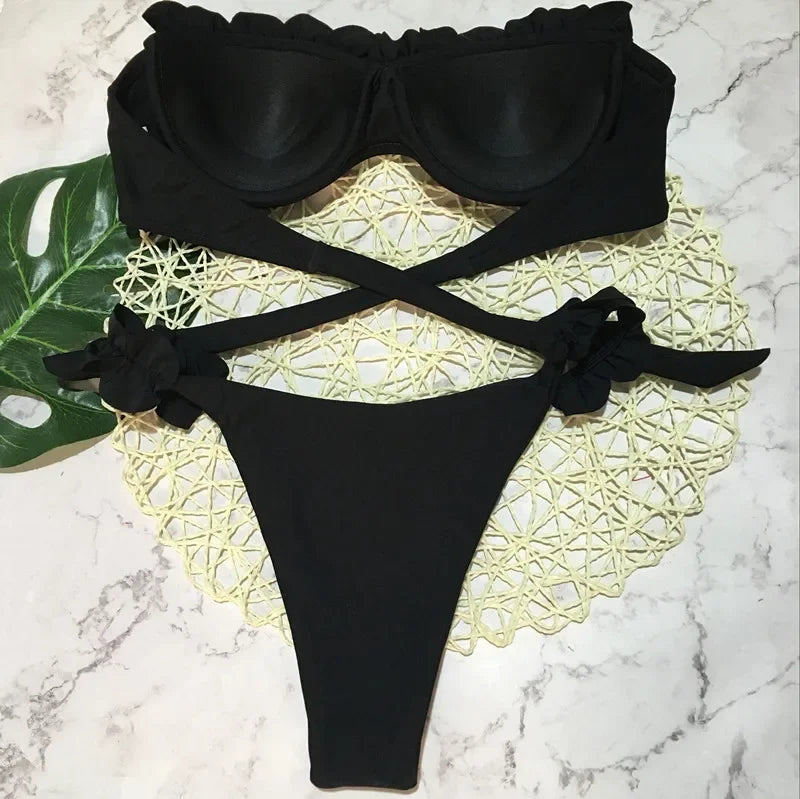 Dvojdielne bikiny s volánovým bandeau topom – ženský a sexi push-up strih