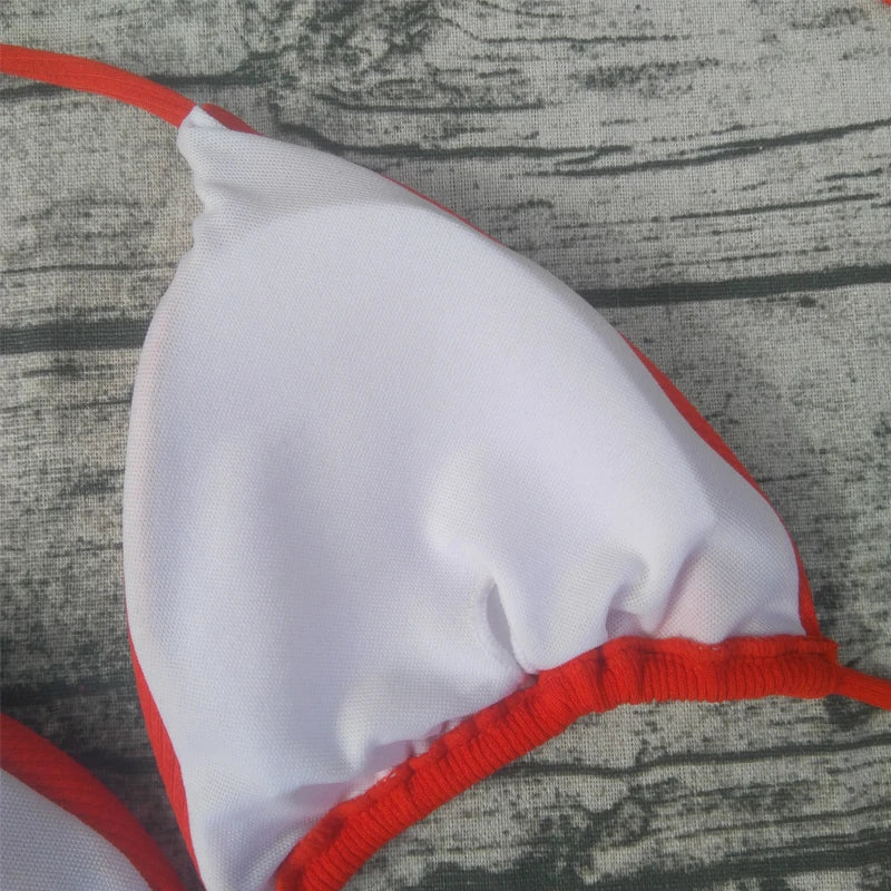 Jednofarebné trojuholníkové bikiny – klasický sexi strih na leto
