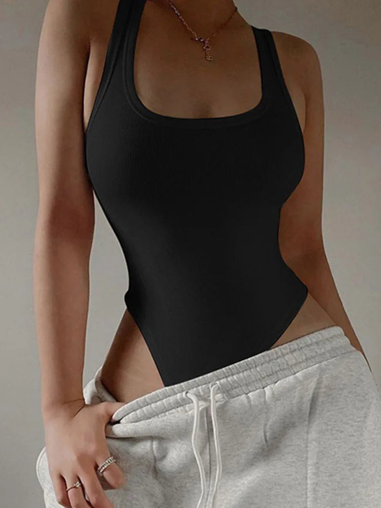 Letné pletené body bez rukávov – halter strih s odhalenými ramenami