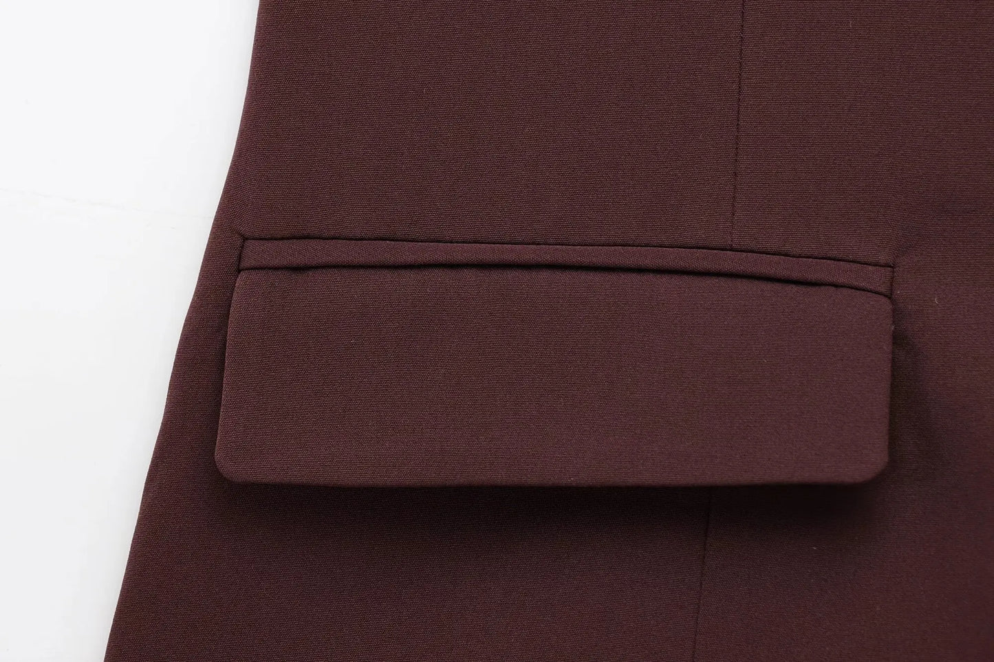 Jednofarebný top bez ramienok – elegantný letný basic