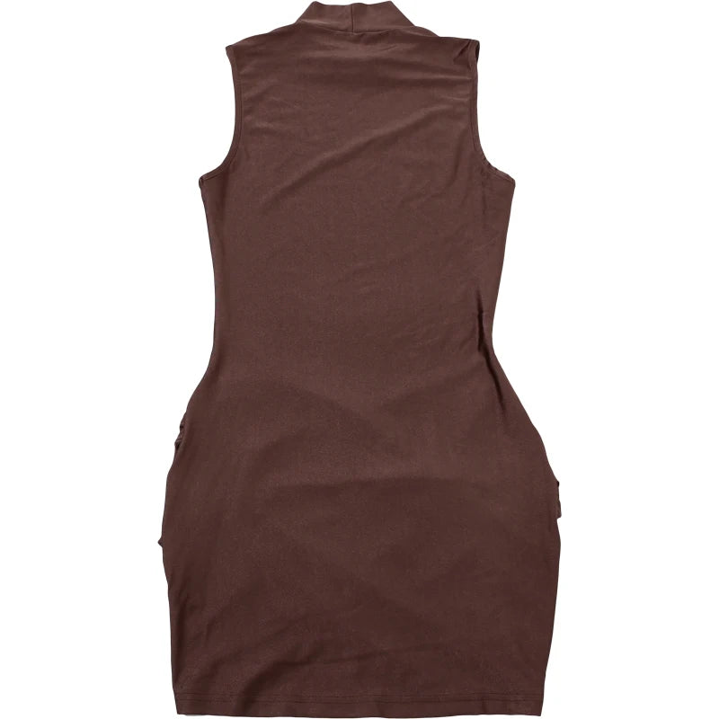 Mini šaty s volánmi a polovičným rolákom – sexi bodycon štýl na párty