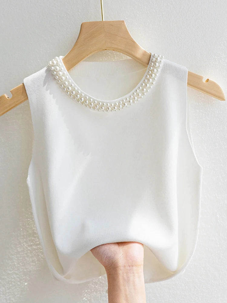 Letný pletený top s perličkami – elegantný basic bez rukávov