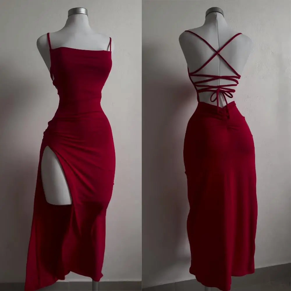 Krátke sexi šaty s halter výstrihom – letný štýl Spice Girl