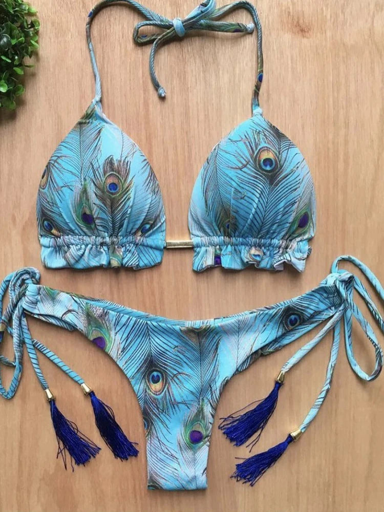 Sexi mikro bikiny s potlačou pierok – brazílsky štýl s viazaním