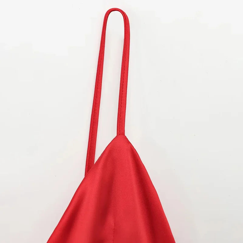Mini top s tenkými ramienkami v štýle Y2K – sexi a elegantný look