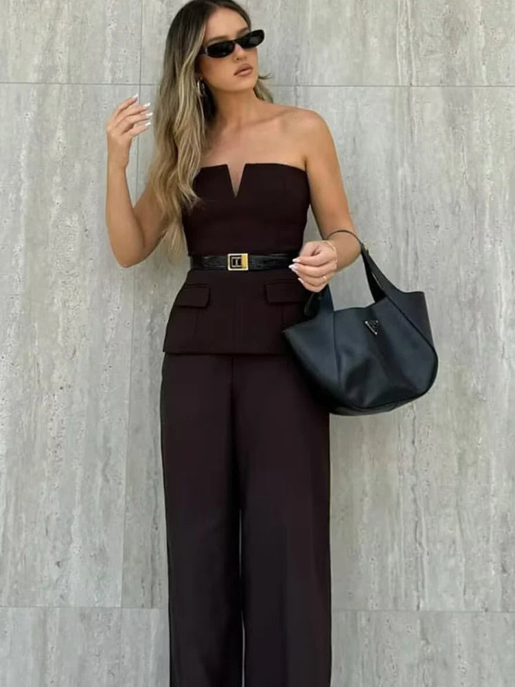 Jednofarebný top bez ramienok – elegantný letný basic