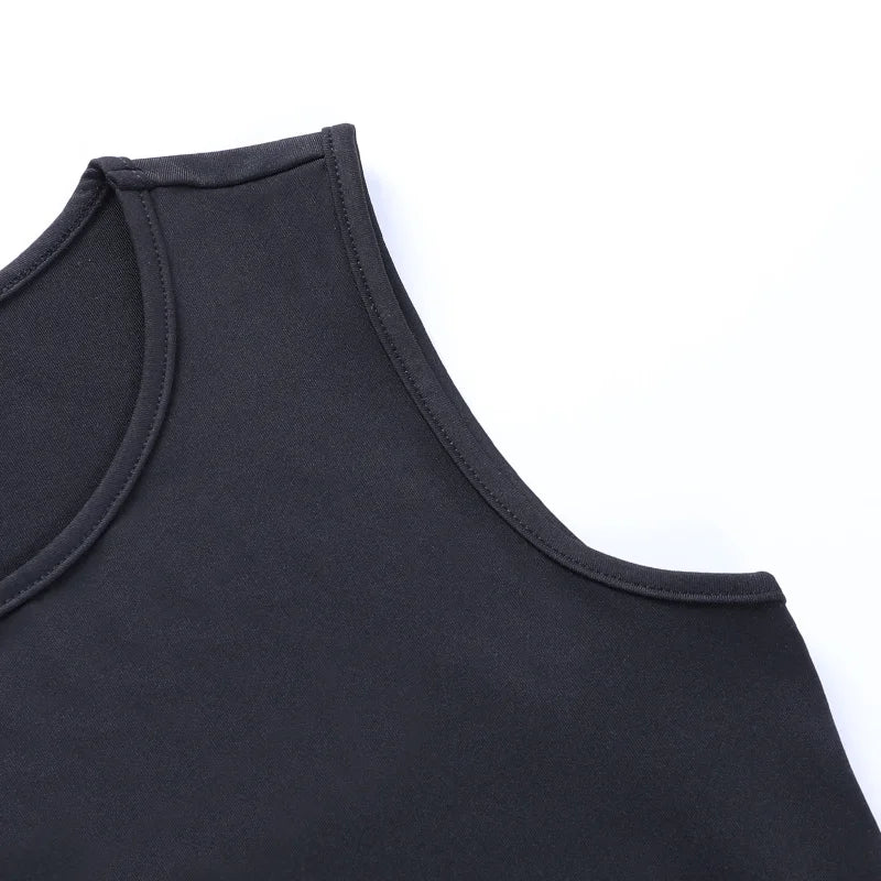 Krátky top s viazaním na chrbte – minimalistický a sexi letný štýl