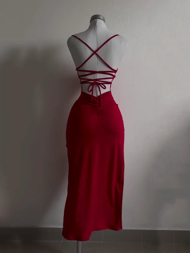 Krátke sexi šaty s halter výstrihom – letný štýl Spice Girl