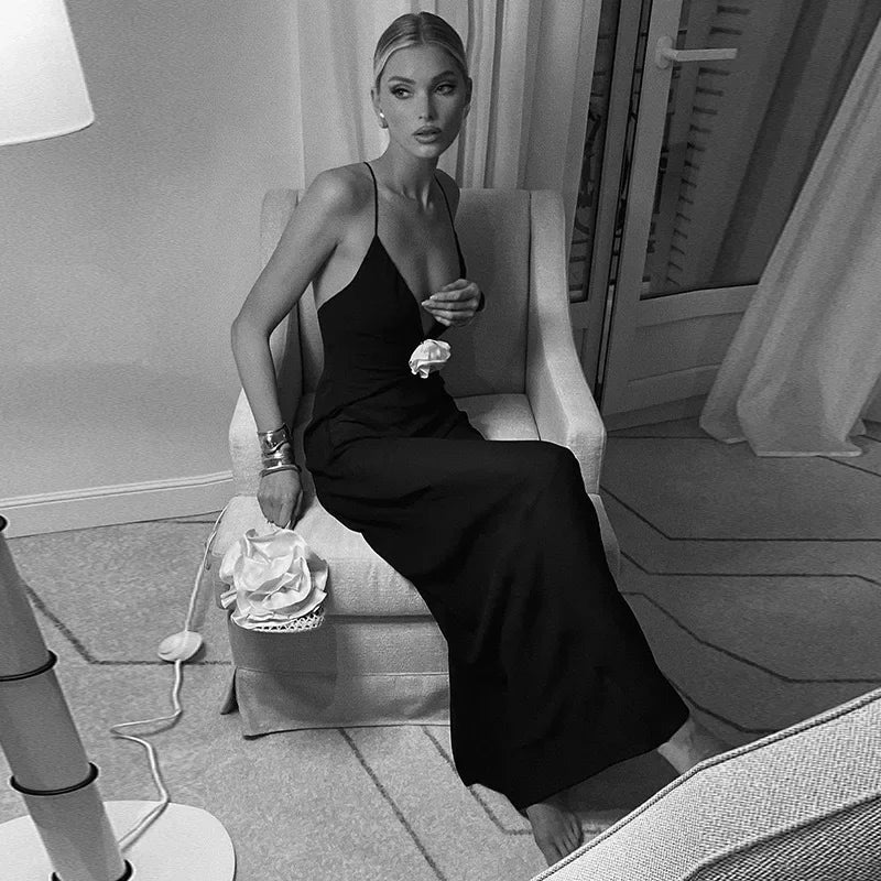 Dlhé elegantné šaty s výstrihom do V a odhaleným chrbtom – letný šifónový glamour