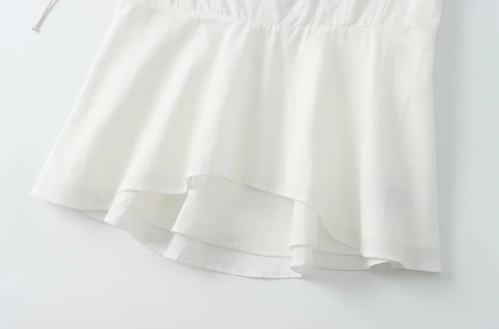 Asymetrický bustier top s výstrihom do srdca – sexi a elegantný štýl