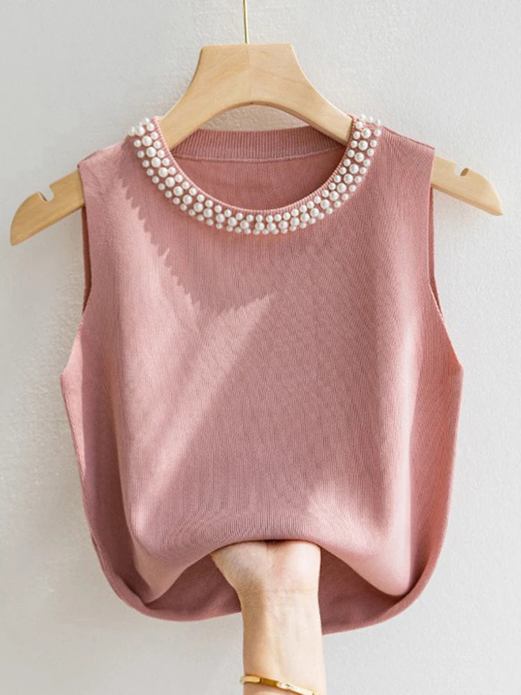 Letný pletený top s perličkami – elegantný basic bez rukávov