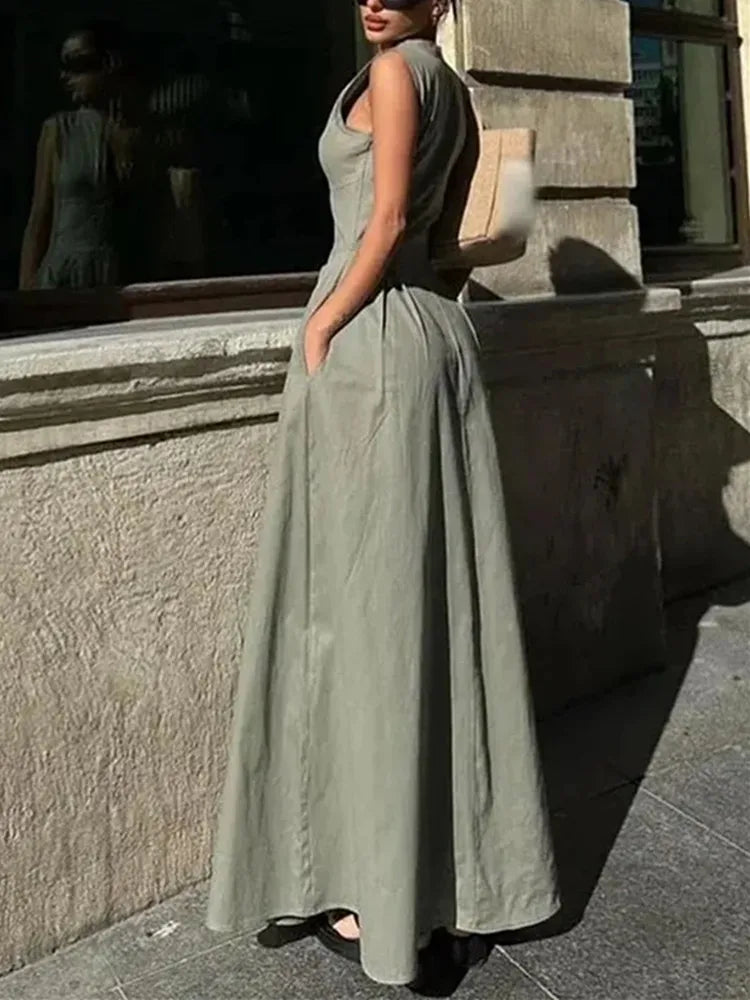 Midi šaty bez rukávov s plisovaním a zipsom – elegantný priliehavý štýl