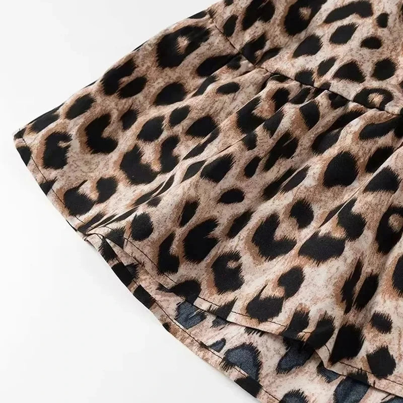 Leopardí crop top s volánmi a balónovými rukávmi – divoký letný štýl