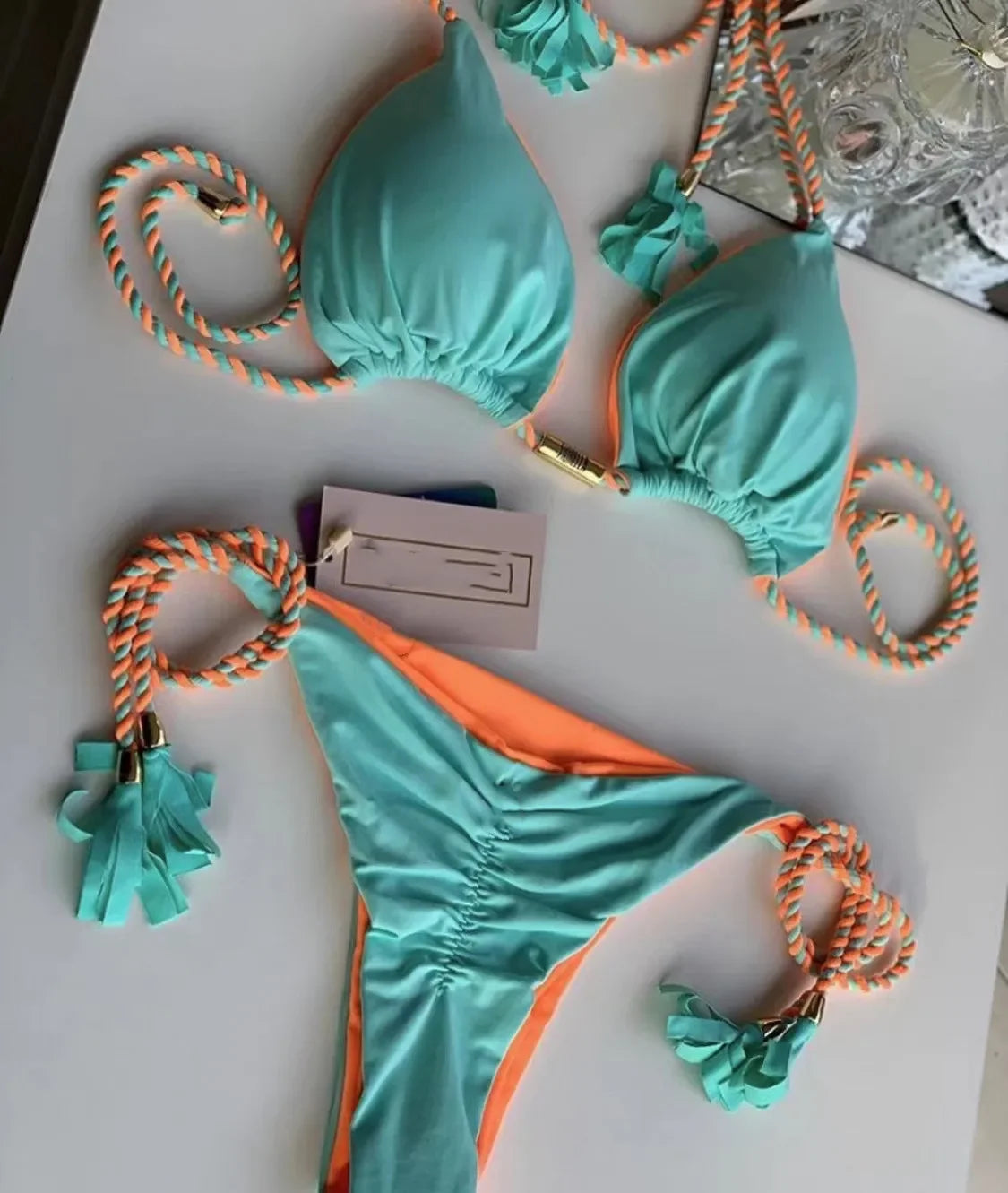 Trojuholníkové bikiny so šnúrkami – farebné