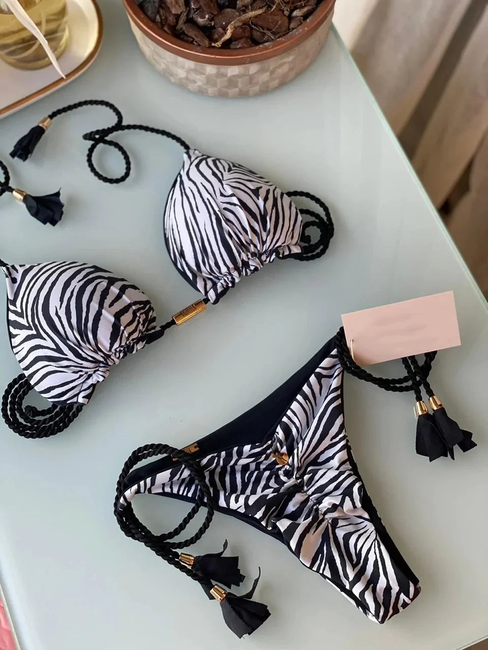 Trojuholníkové bikiny so šnúrkami – farebné