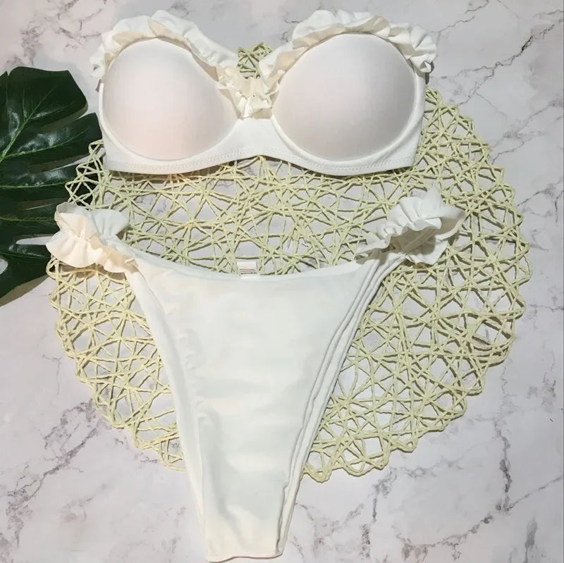 Dvojdielne bikiny s volánovým bandeau topom – ženský a sexi push-up strih
