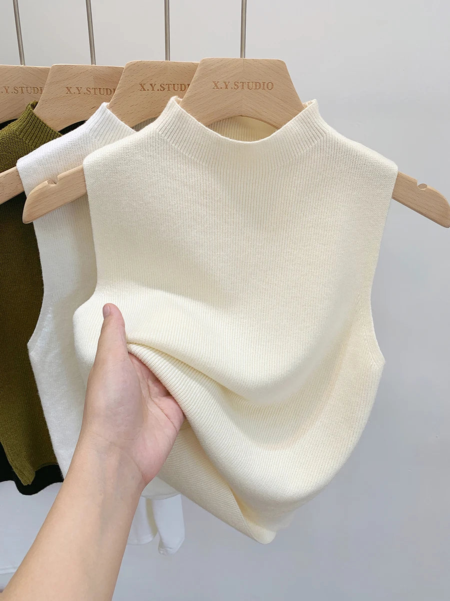 Letný pletený top bez rukávov – jednoduchý a elegantný kúsok