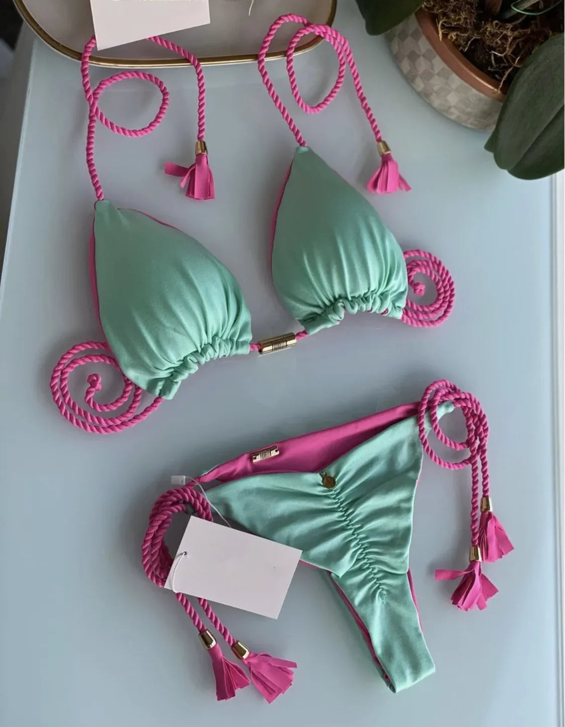 Trojuholníkové bikiny so šnúrkami – farebné