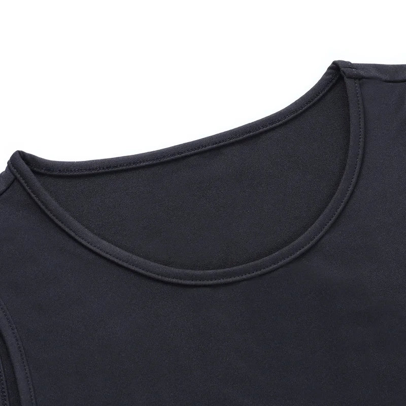 Krátky top s viazaním na chrbte – minimalistický a sexi letný štýl