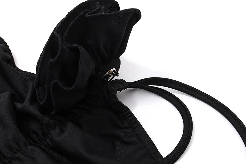 Elegantné priliehavé šaty s asymetrickým ramienkom – večerný sexy štýl