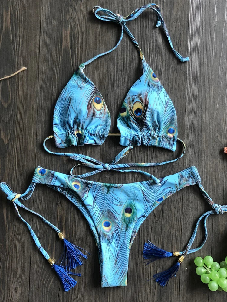 Sexi mikro bikiny s potlačou pierok – brazílsky štýl s viazaním