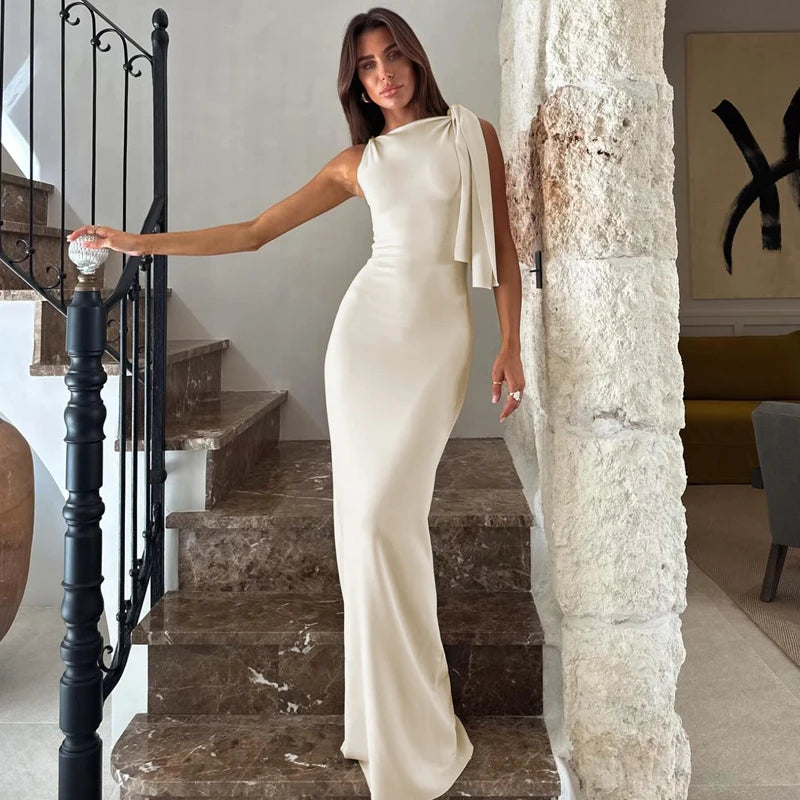 Šaty bez rukávov – sexi a elegantný štýl