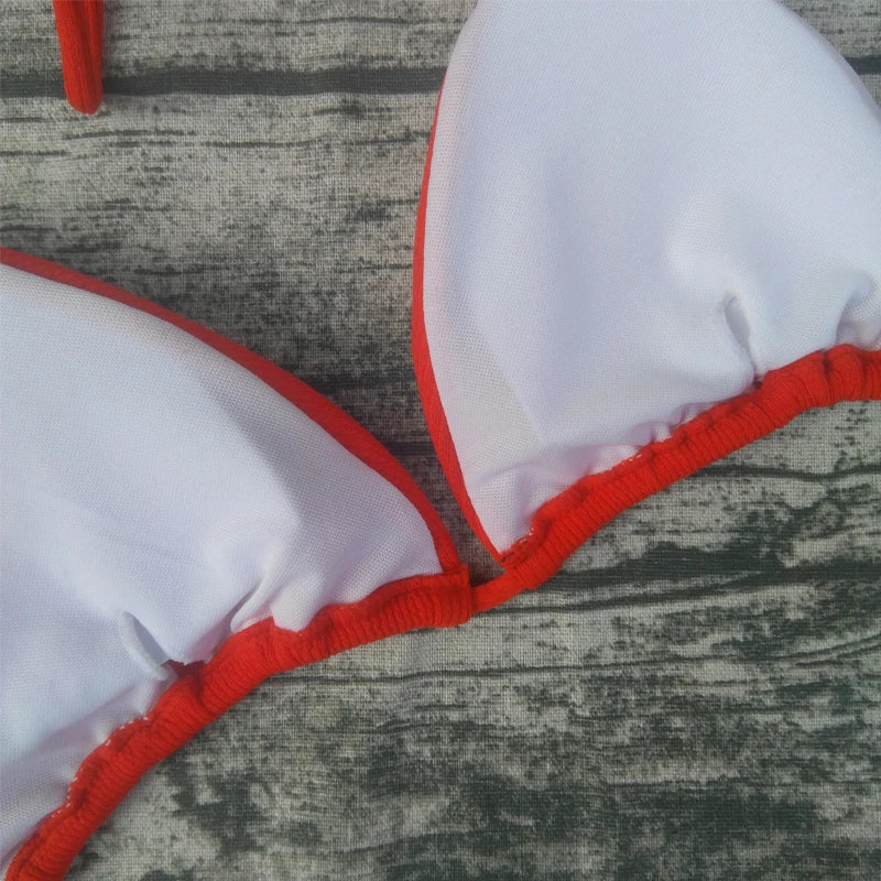 Jednofarebné trojuholníkové bikiny – klasický sexi strih na leto