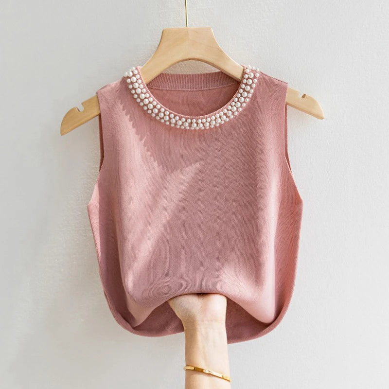 Letný pletený top s perličkami – elegantný basic bez rukávov