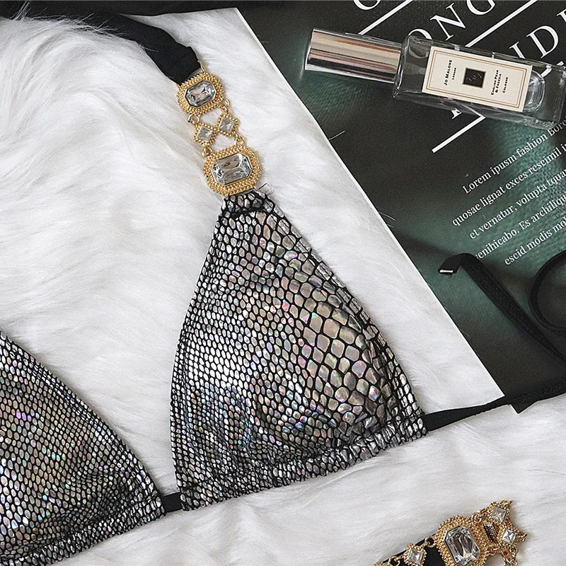 Luxusné bikiny s kovovými detailmi a kamienkami – dvojdielne plavky