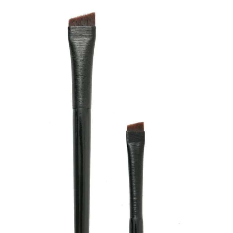 Plochý make-up štetec na očné linky a obočie