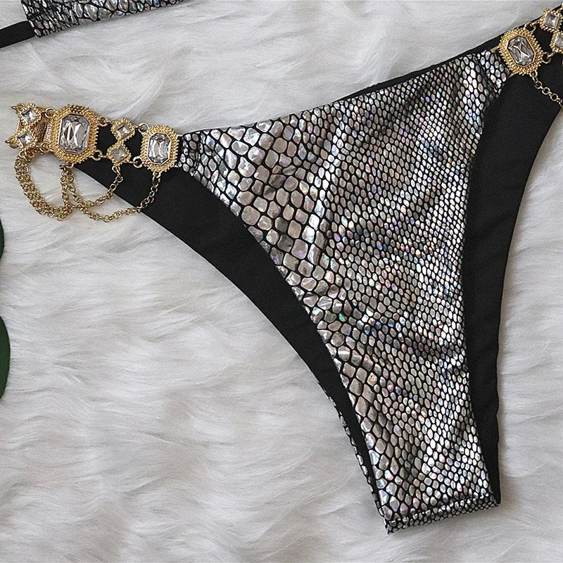 Luxusné bikiny s kovovými detailmi a kamienkami – dvojdielne plavky
