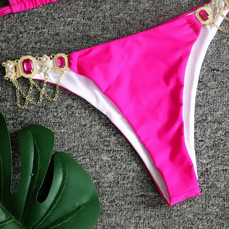 Luxusné bikiny s kovovými detailmi a kamienkami – dvojdielne plavky