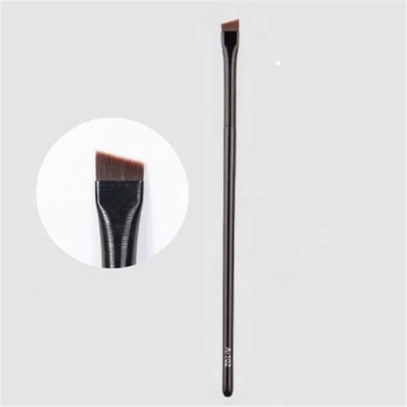 Plochý make-up štetec na očné linky a obočie