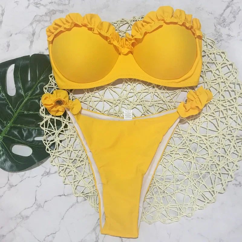 Dvojdielne bikiny s volánovým bandeau topom – ženský a sexi push-up strih