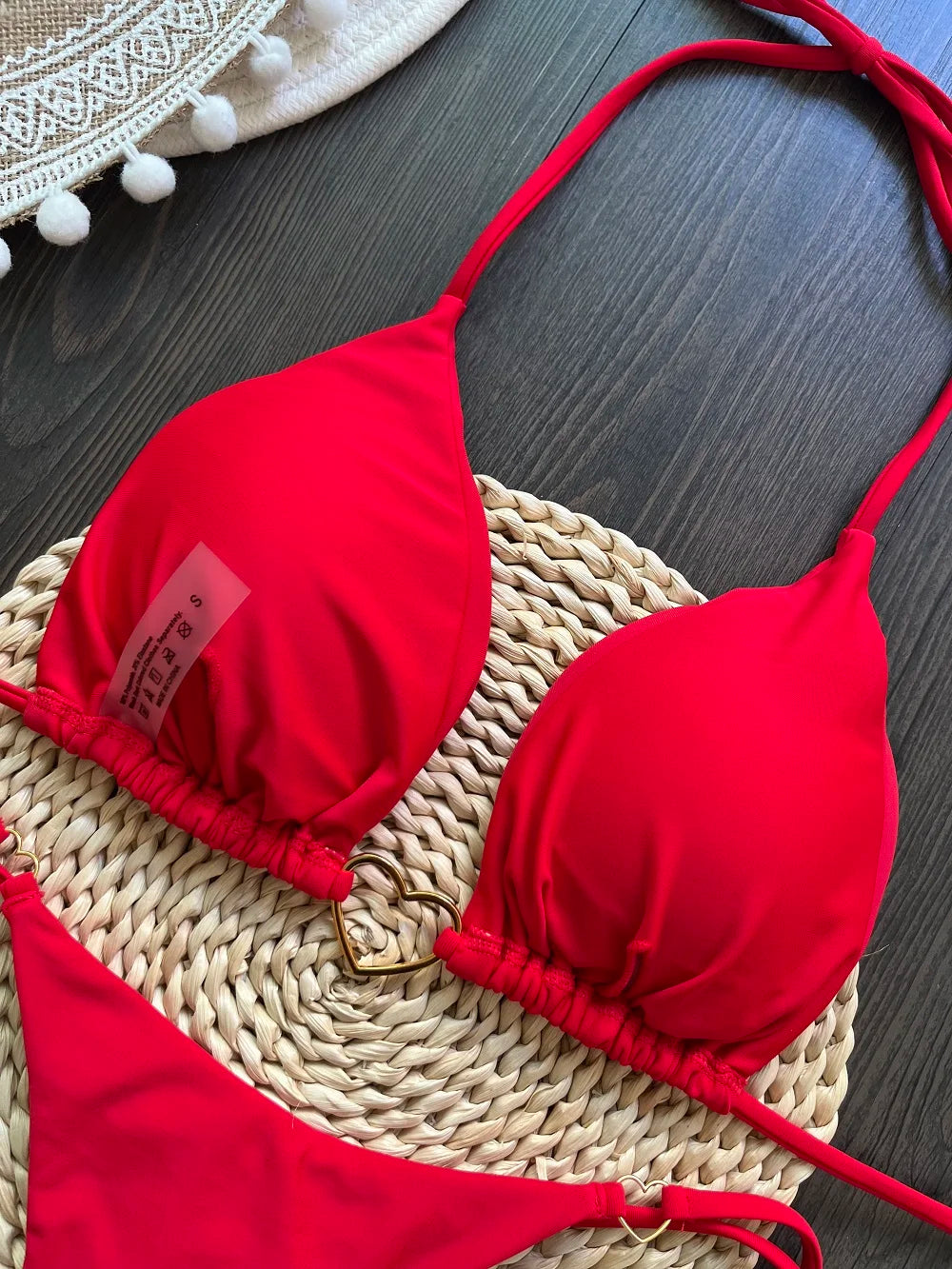 Dvojdielne trojuholníkové bikiny s tangovým spodkom – sexi letný štýl
