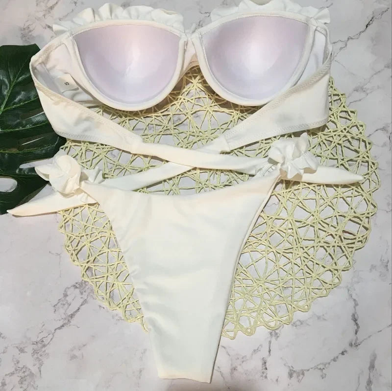 Dvojdielne bikiny s volánovým bandeau topom – ženský a sexi push-up strih