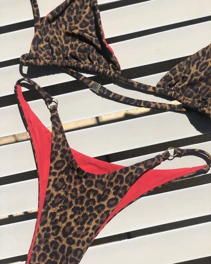 Dvojdielne plavky s leopardím vzorom – vysoký pás a trojuholníkový strih