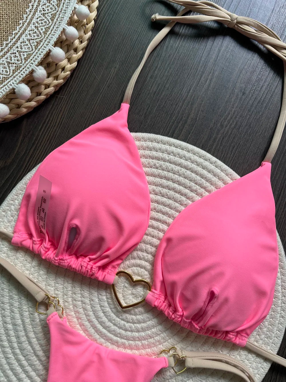 Dvojdielne trojuholníkové bikiny s tangovým spodkom – sexi letný štýl
