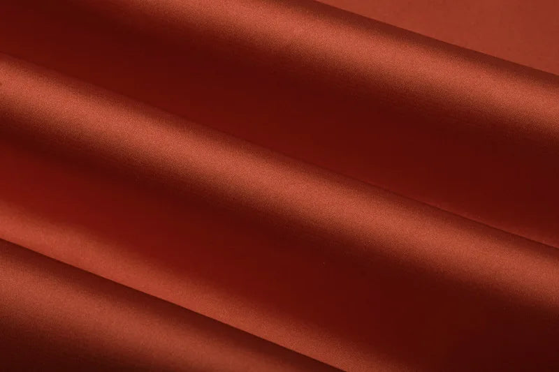 Dámske saténové midi šaty s viazaním – elegantné a sexi