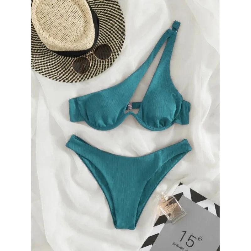 Luxusné asymetrické bikiny s push-up a výrezmi – brazílsky strih